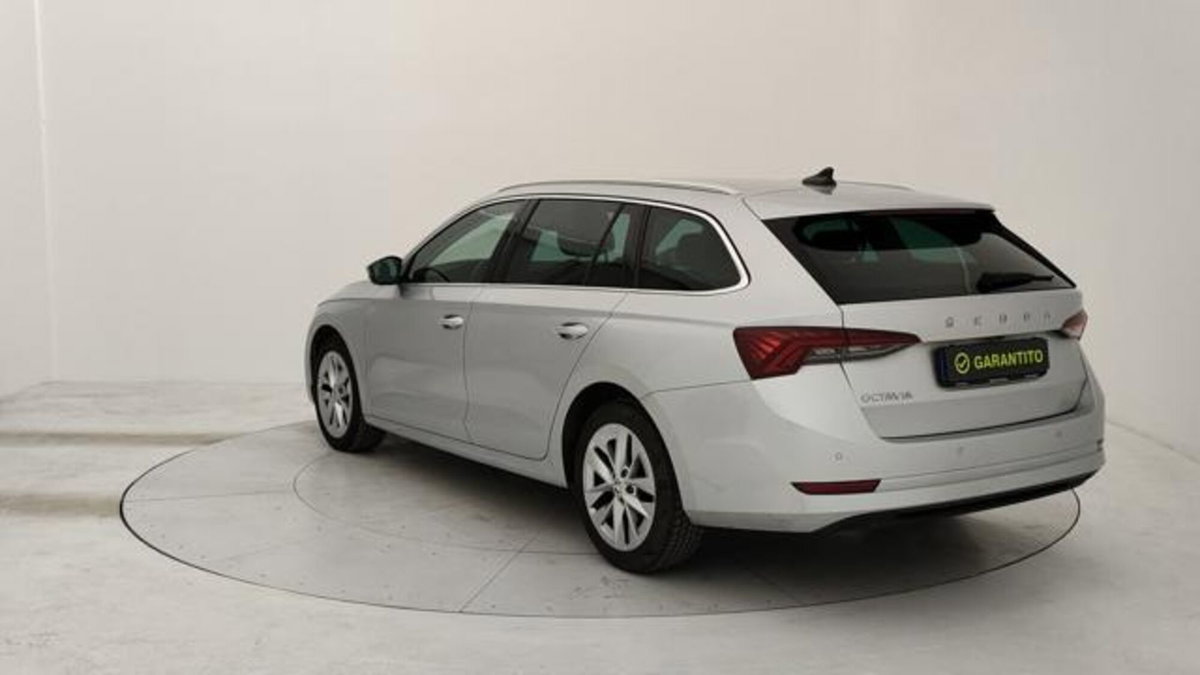 Skoda Octavia Station Wagon 2.0 TDI EVO SCR 150 CV DSG 4x4 Wagon Style (3)
