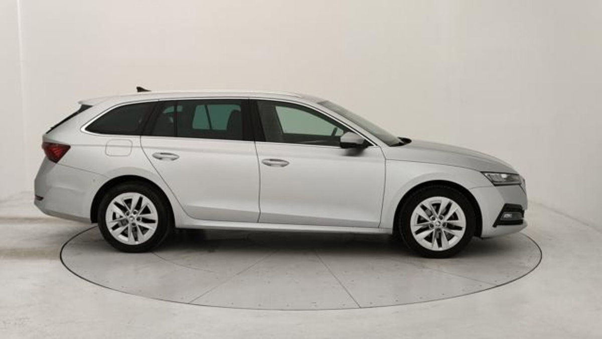Skoda Octavia Station Wagon 2.0 TDI EVO SCR 150 CV DSG 4x4 Wagon Style (6)