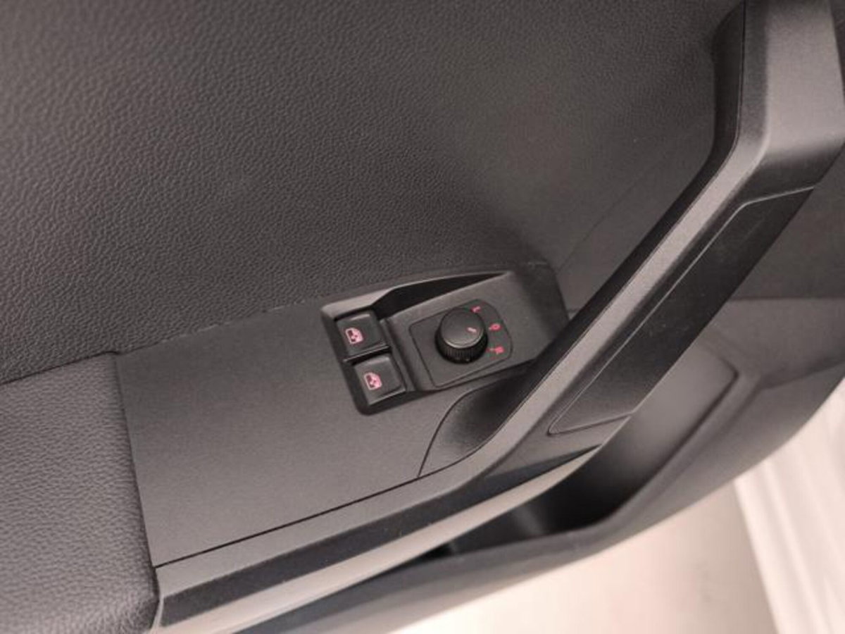 SEAT Ibiza 1.0 TGI 5 porte Reference (19)
