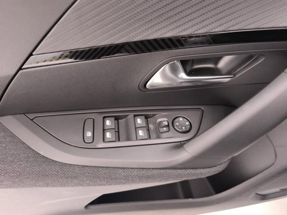 Peugeot 2008 1.2 puretech Style s&s 100cv (20)