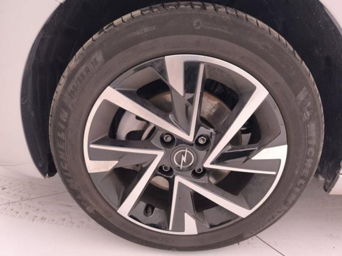 Opel Corsa 1.2 GS s&s 100cv (9)