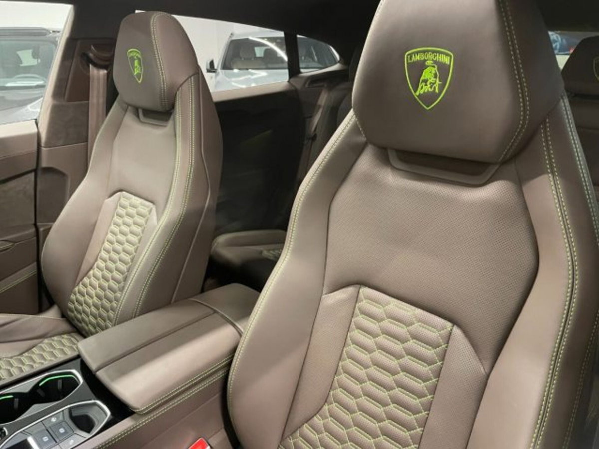 Lamborghini Urus 4.0 V8 Performante auto (2)