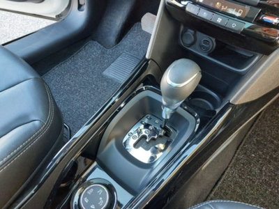 Peugeot 2008 Turbo 110 EAT6 S&S Allure (17)