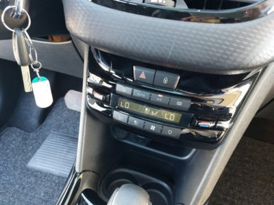 Peugeot 2008 Turbo 110 EAT6 S&S Allure (18)
