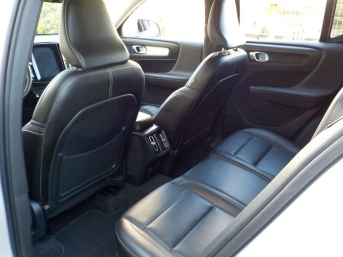 Volvo XC40 D4 AWD Geartronic (17)