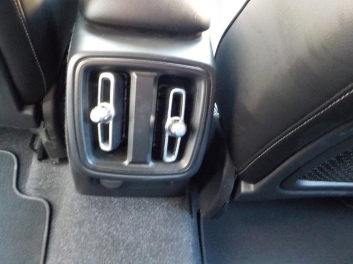 Volvo XC40 D4 AWD Geartronic (18)