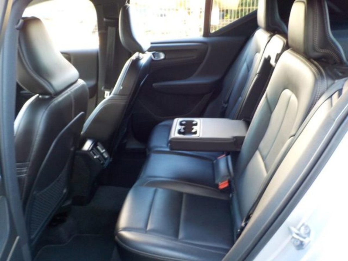 Volvo XC40 D4 AWD Geartronic (19)