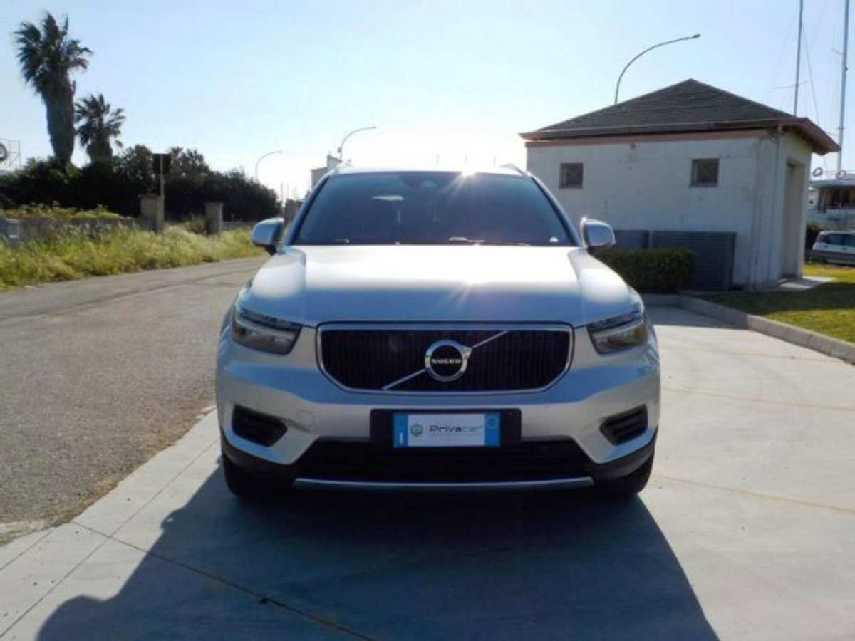 Volvo XC40 D4 AWD Geartronic (2)