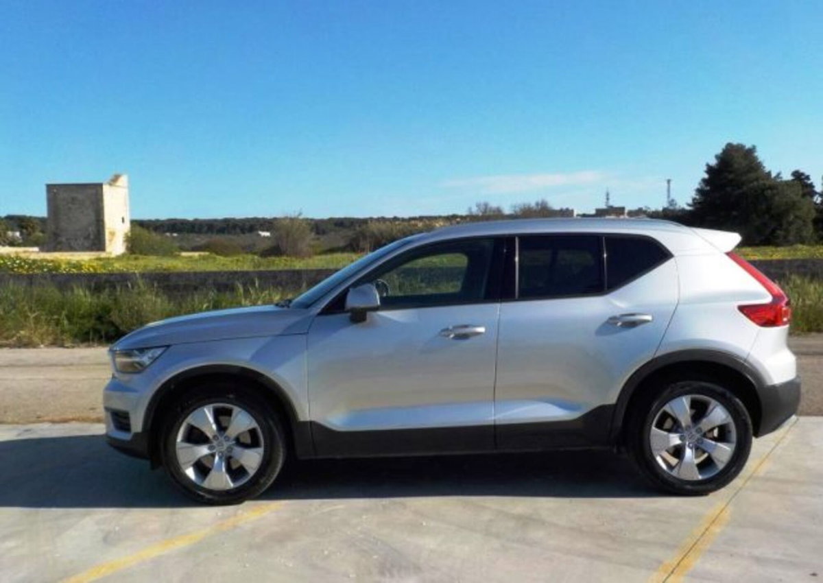 Volvo XC40 D4 AWD Geartronic (8)