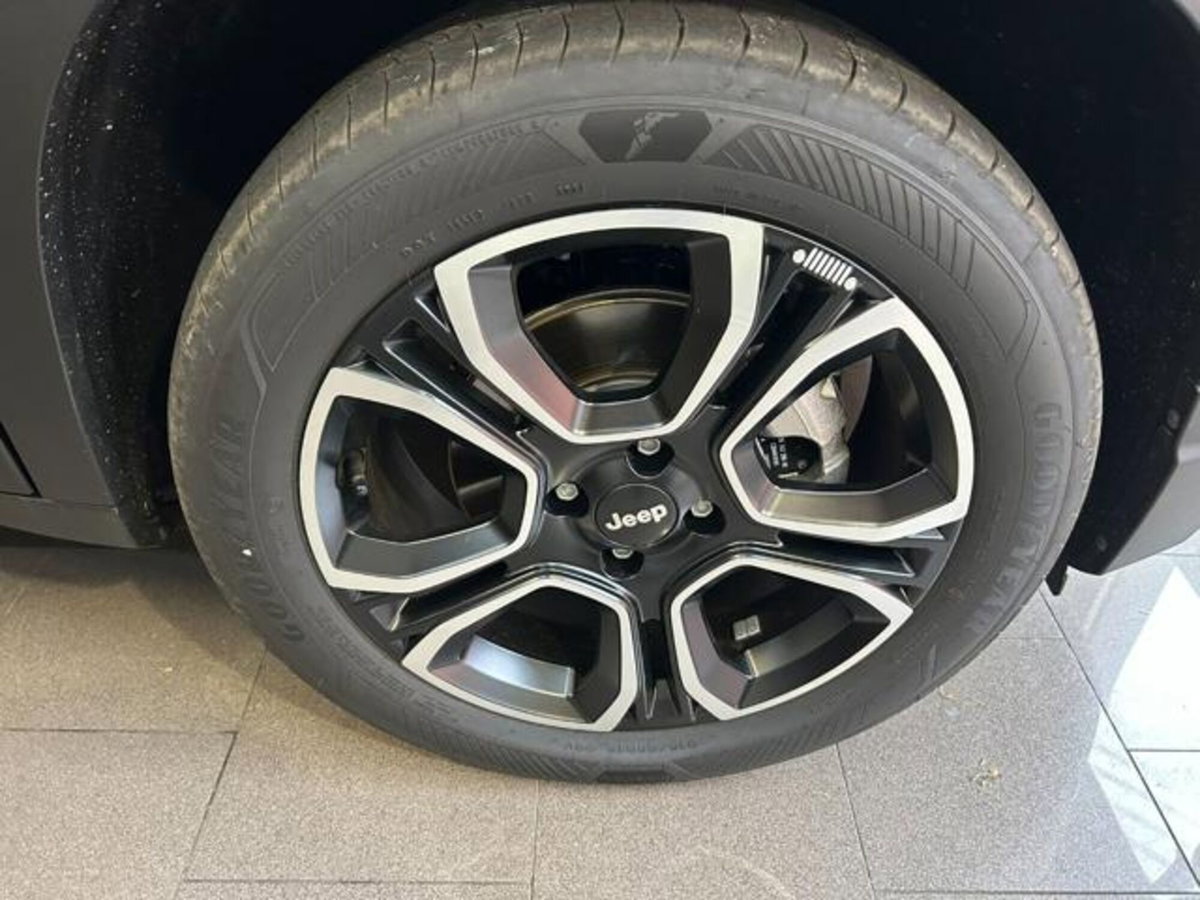 Jeep Avenger 1.2 turbo Summit fwd 100cv (5)