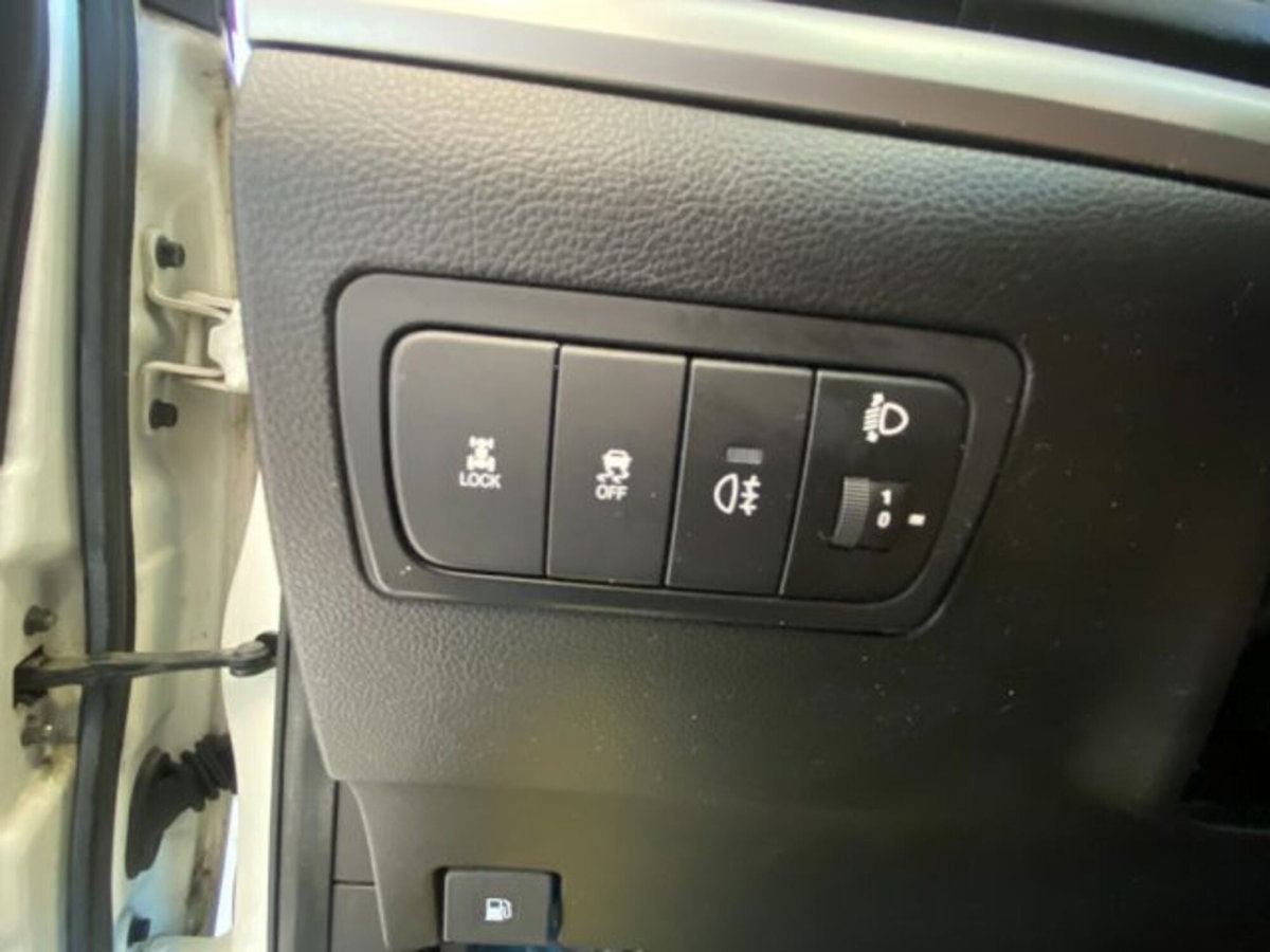 Ssangyong Korando 2.0 2WD MT GPL C (12)