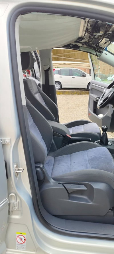 Volkswagen Touran 2.0 TDI 140 CV DSG Highline (12)