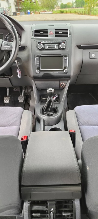 Volkswagen Touran 2.0 TDI 140 CV DSG Highline (15)