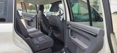 Volkswagen Touran 2.0 TDI 140 CV DSG Highline (9)