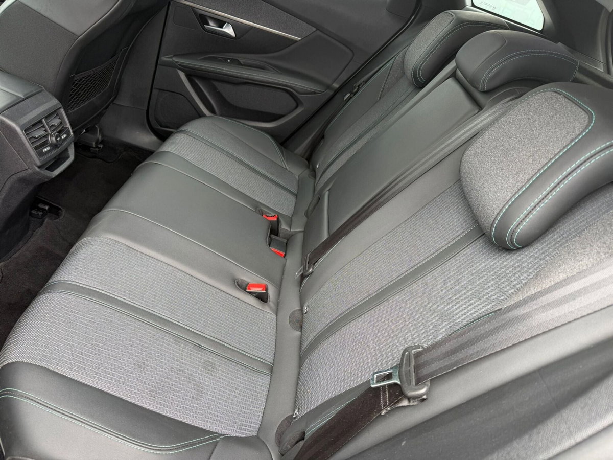 Peugeot 3008 BlueHDi 130 S&S EAT8 Allure Pack (11)