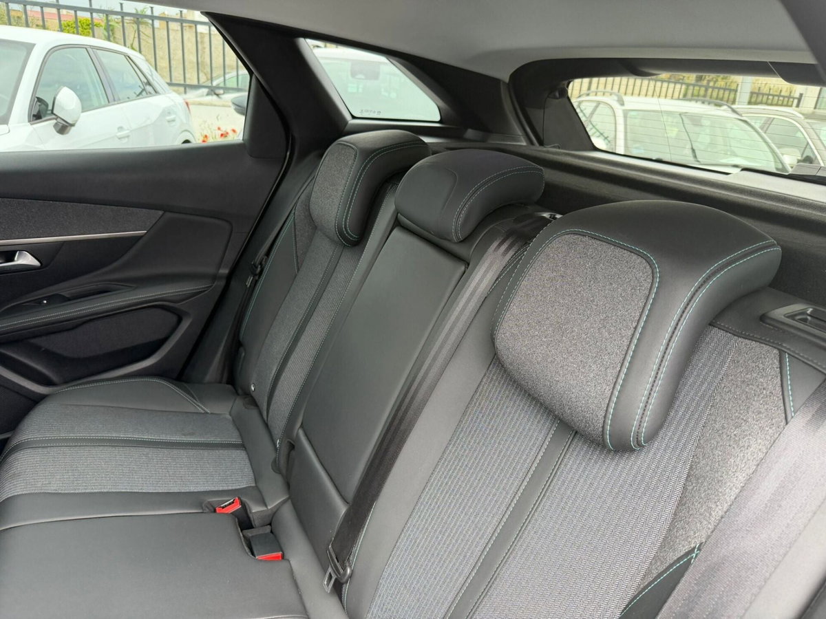 Peugeot 3008 BlueHDi 130 S&S EAT8 Allure Pack (12)