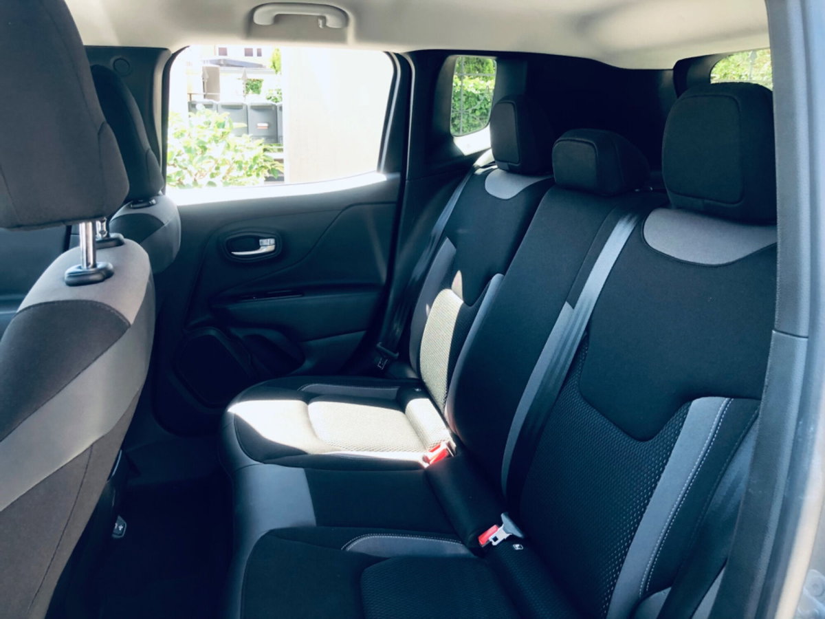 Jeep Renegade 1.3 T4 190CV PHEV 4xe AT6 Limited (11)