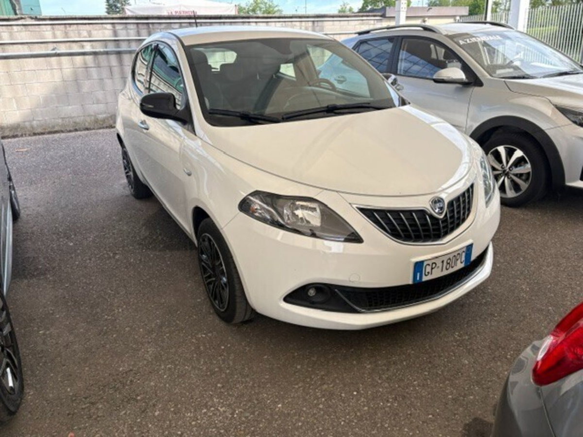 Lancia Ypsilon 1.0 FireFly 5 porte S&S Hybrid Gold Plus
