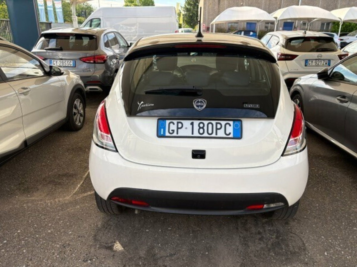 Lancia Ypsilon 1.0 FireFly 5 porte S&S Hybrid Gold Plus (10)