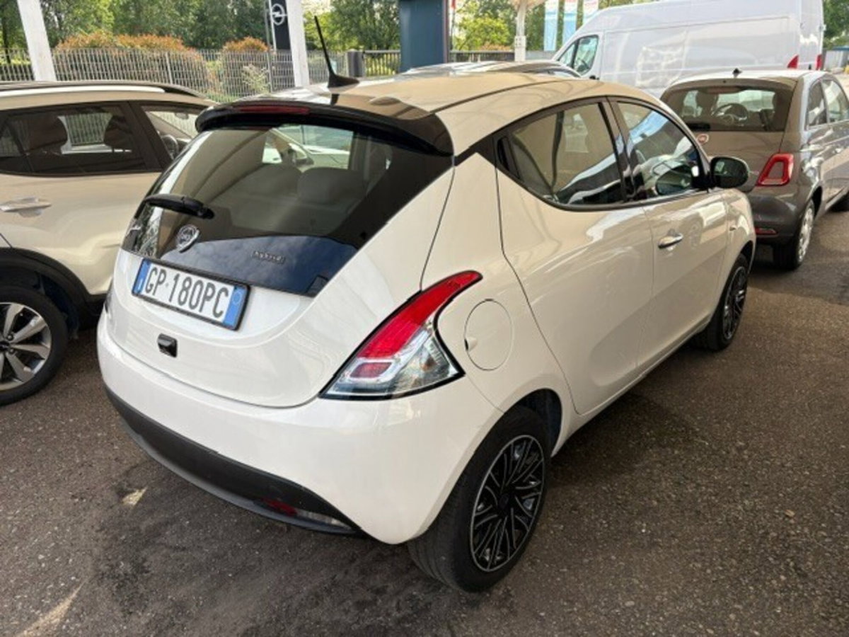 Lancia Ypsilon 1.0 FireFly 5 porte S&S Hybrid Gold Plus (11)