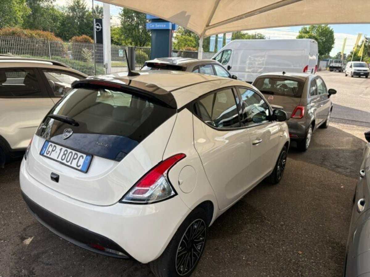 Lancia Ypsilon 1.0 FireFly 5 porte S&S Hybrid Gold Plus (12)