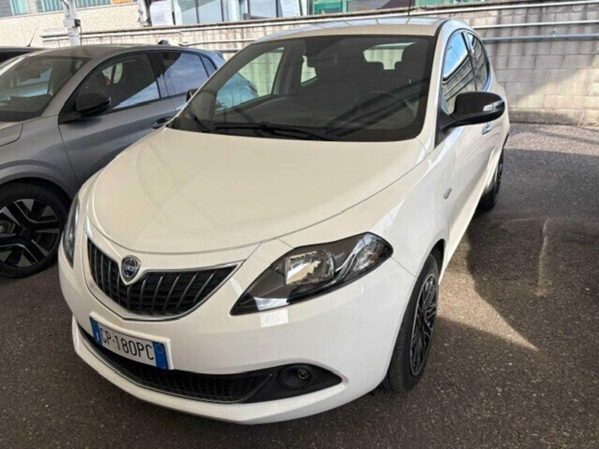 Lancia Ypsilon 1.0 FireFly 5 porte S&S Hybrid Gold Plus (2)