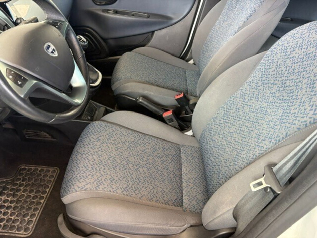 Lancia Ypsilon 1.0 FireFly 5 porte S&S Hybrid Gold Plus (6)