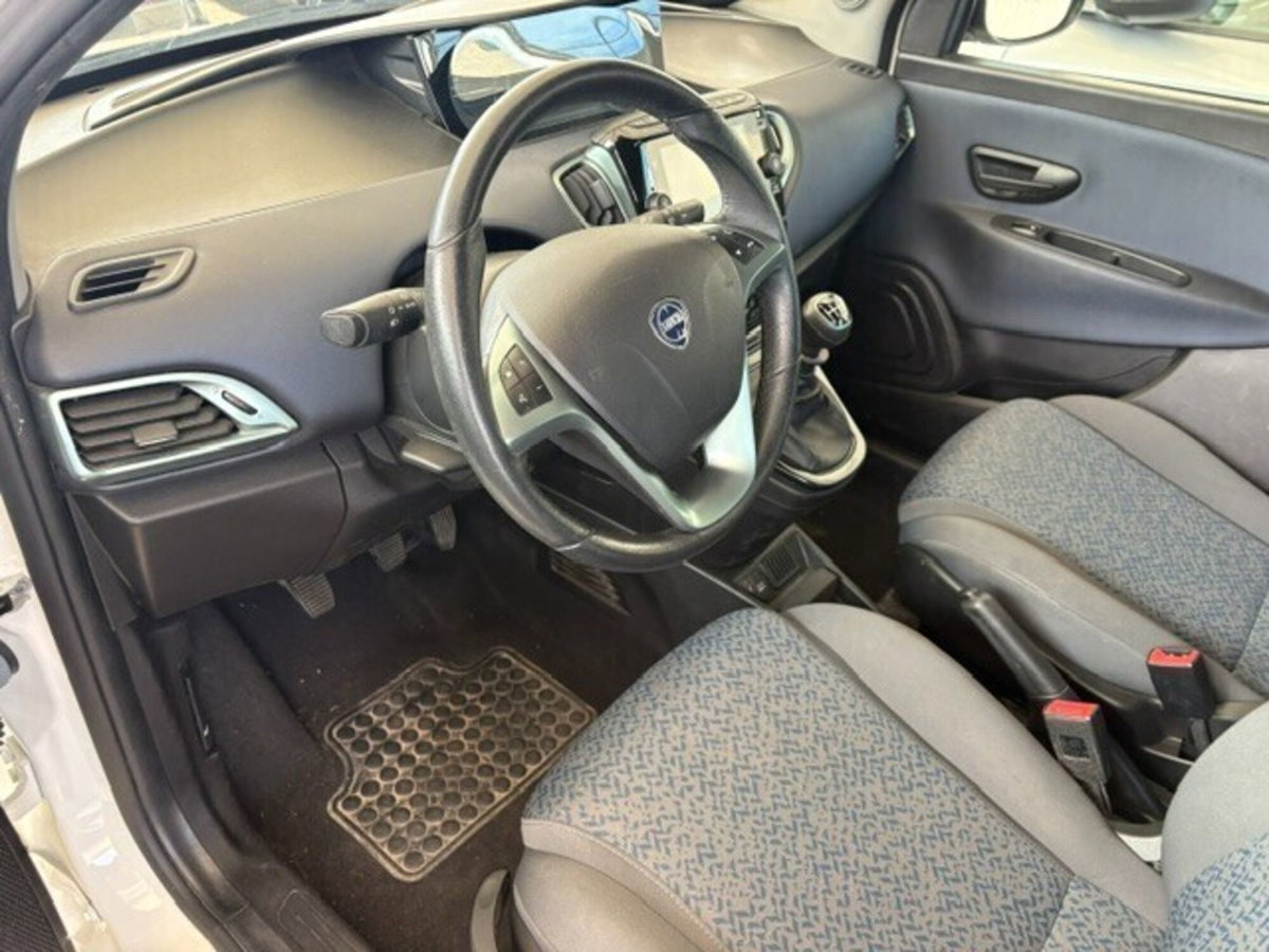 Lancia Ypsilon 1.0 FireFly 5 porte S&S Hybrid Gold Plus (7)