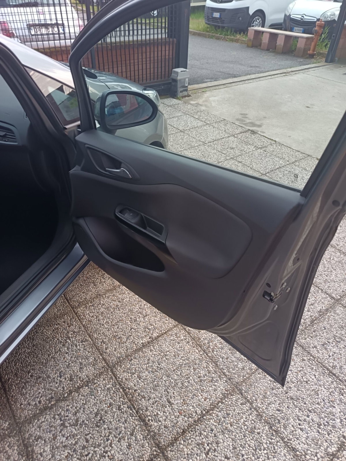 Opel Corsa 1.2 5 porte n-Joy (10)