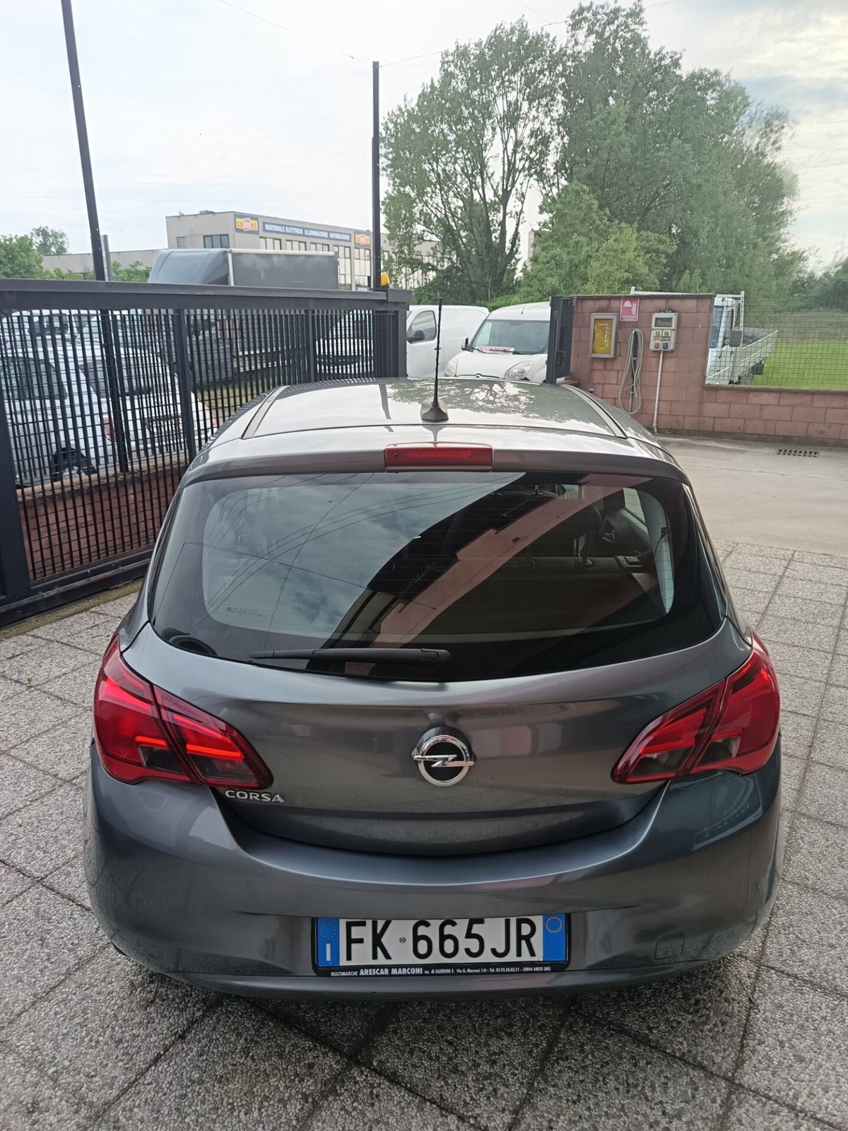 Opel Corsa 1.2 5 porte n-Joy (4)