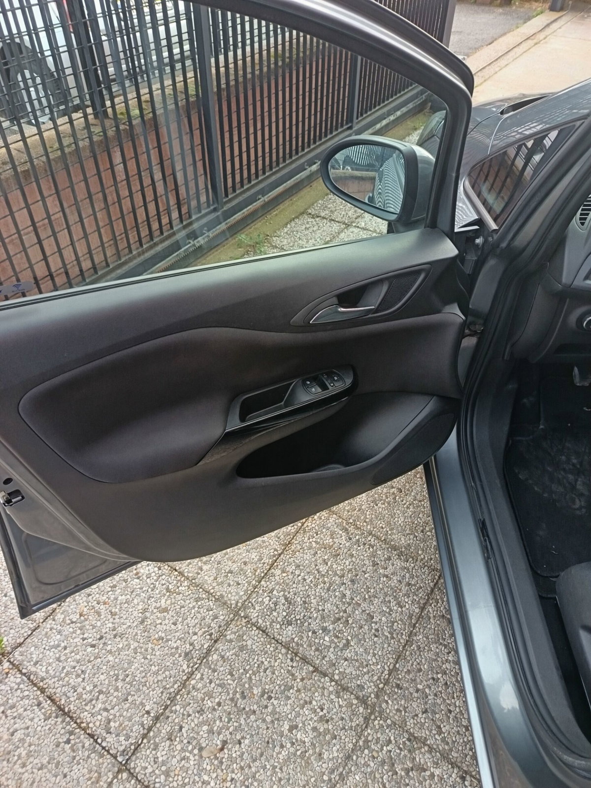 Opel Corsa 1.2 5 porte n-Joy (6)