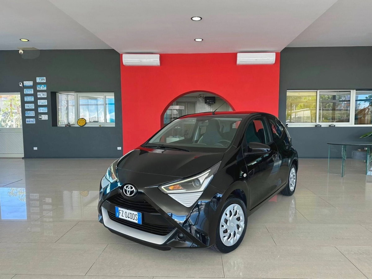 Toyota Aygo Connect 1.0 VVT-i 72 CV 5 porte x-play
