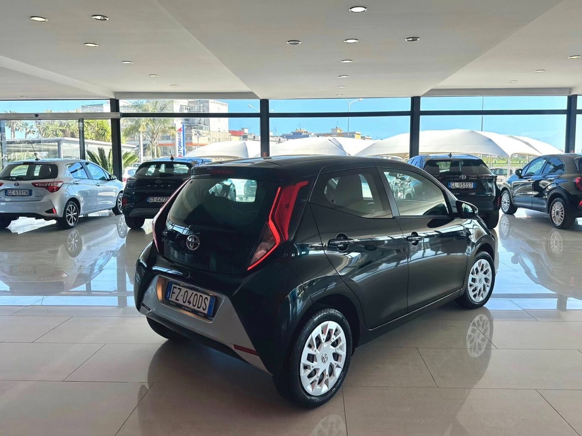 Toyota Aygo Connect 1.0 VVT-i 72 CV 5 porte x-play (3)