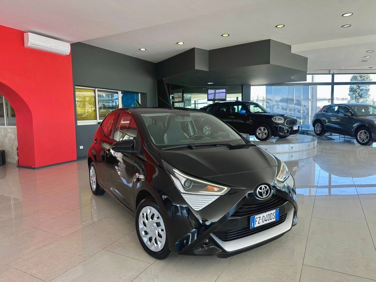 Toyota Aygo Connect 1.0 VVT-i 72 CV 5 porte x-play (4)