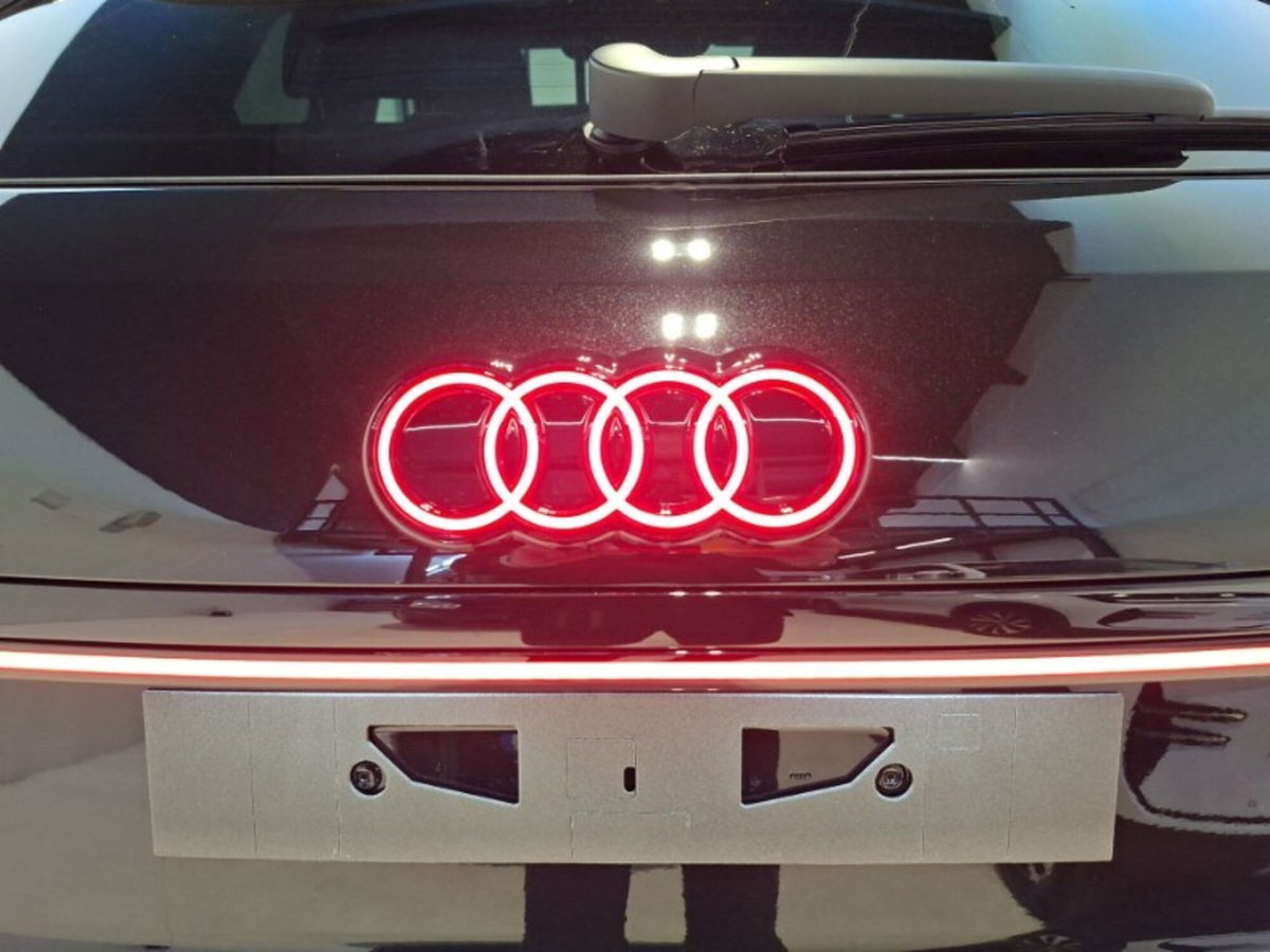 Audi Q3 Sportback 35 TDI quattro S tronic Business Plus (12)
