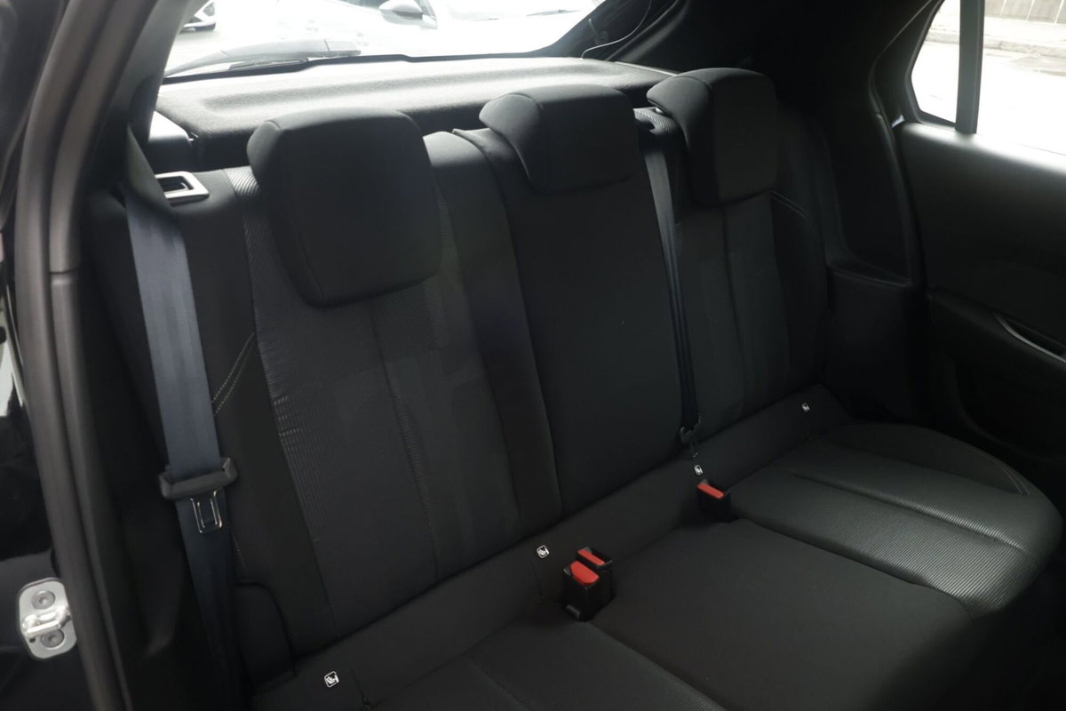 Lancia Ypsilon 1.2 mhev 110cv e-dct (12)