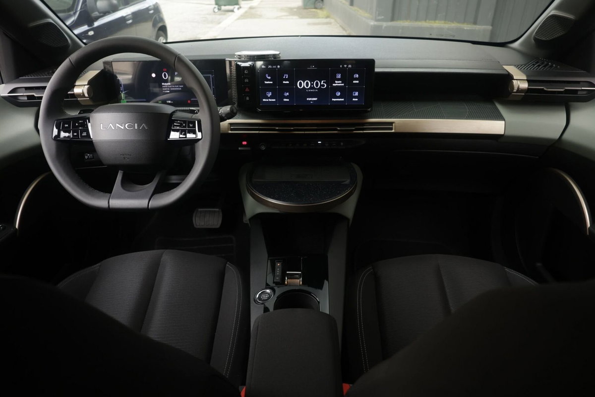 Lancia Ypsilon 1.2 mhev 110cv e-dct (2)