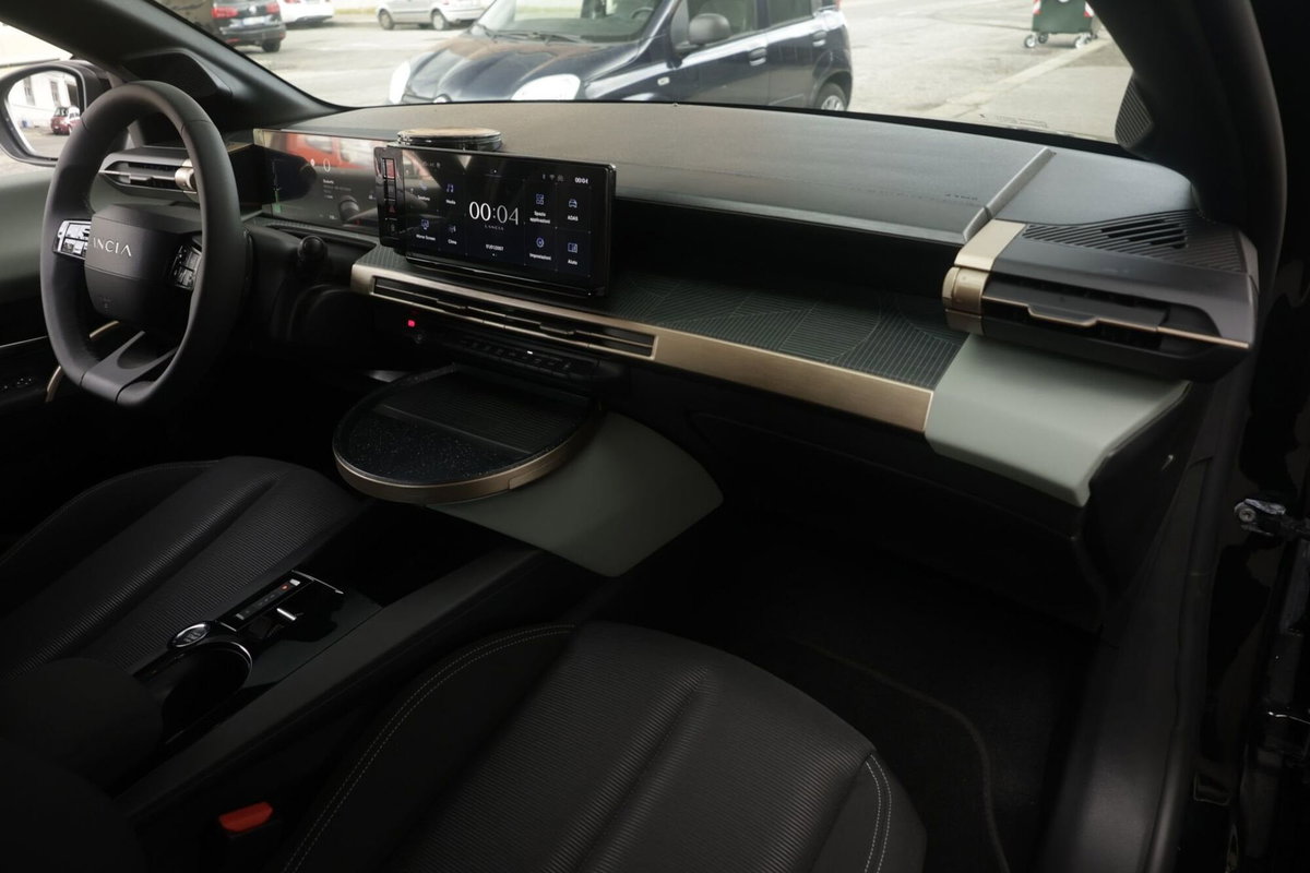 Lancia Ypsilon 1.2 mhev 110cv e-dct (8)