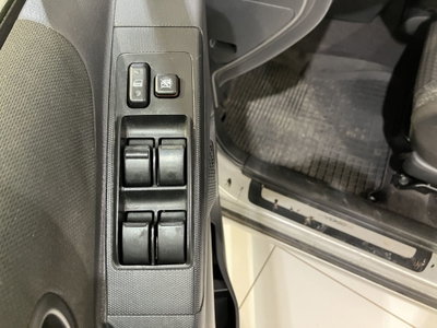 Toyota Corolla Verso 2.2 16V D-4D DPF Sol (11)