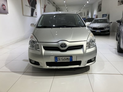 Toyota Corolla Verso 2.2 16V D-4D DPF Sol (2)