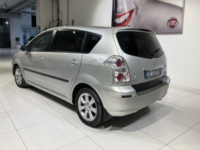 Toyota Corolla Verso 2.2 16V D-4D DPF Sol (6)