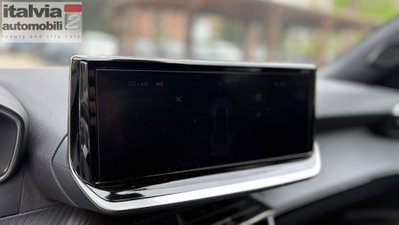 Peugeot 2008 50 kWh Allure (14)