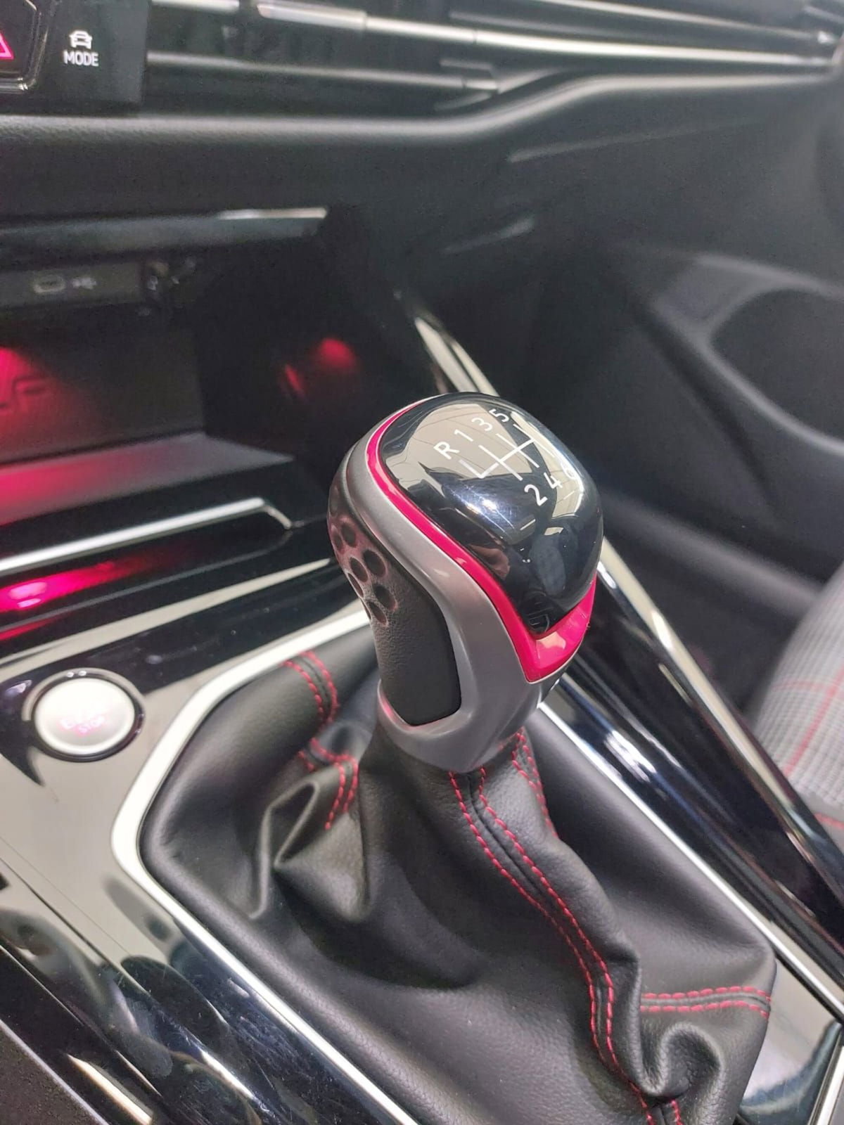 Volkswagen Golf 2.0 TSI GTI (13)