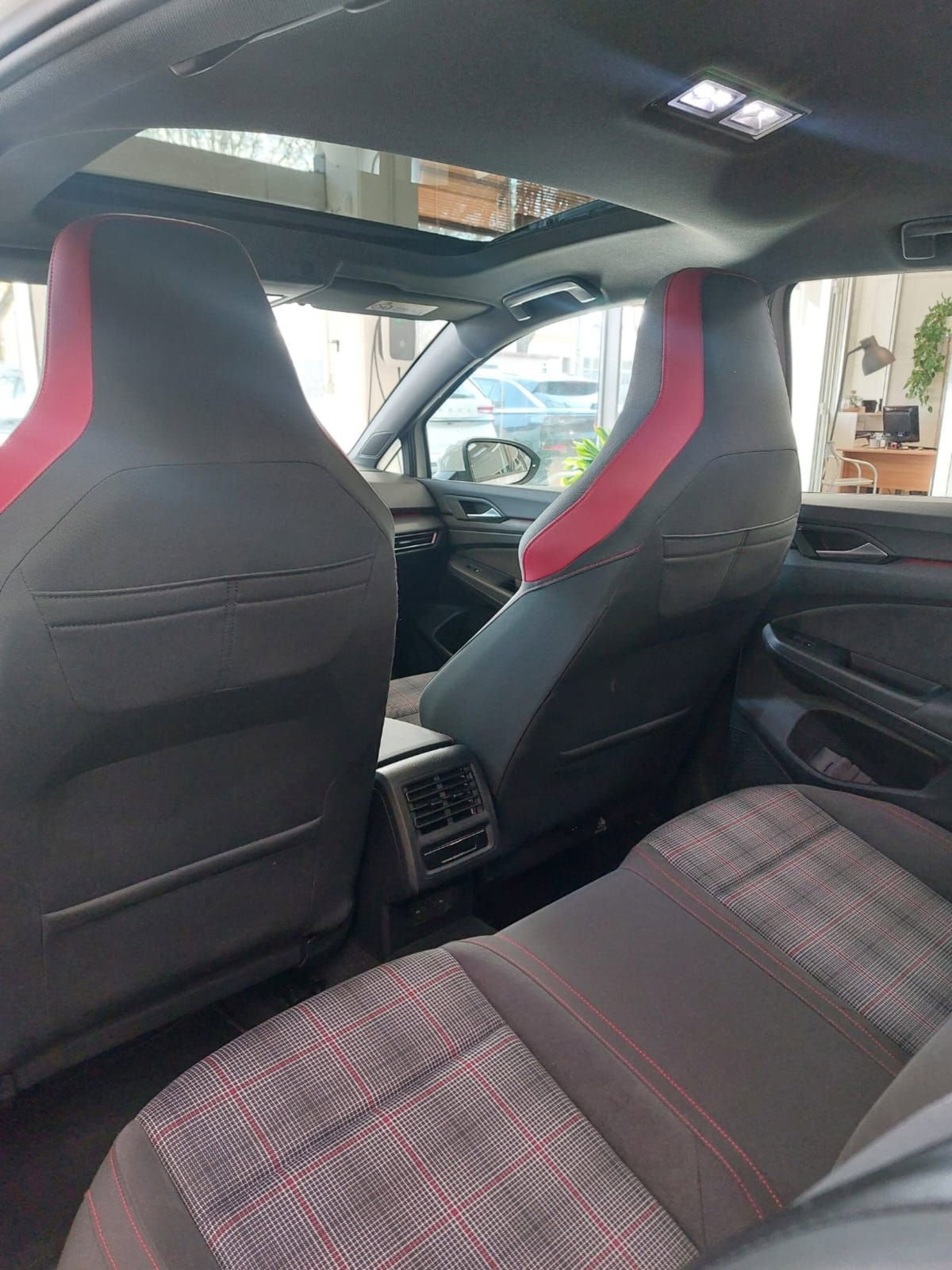 Volkswagen Golf 2.0 TSI GTI (15)