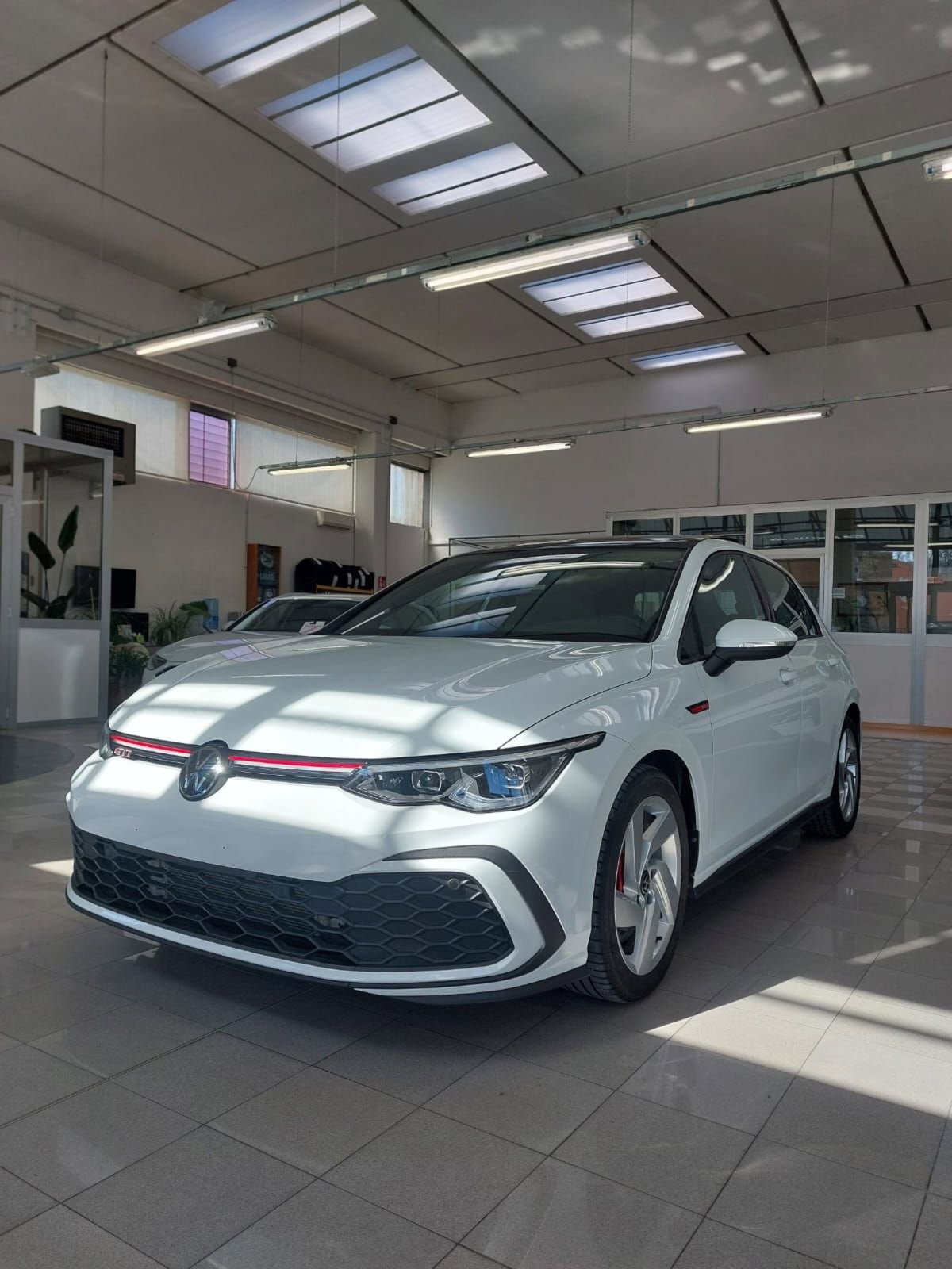 Volkswagen Golf 2.0 TSI GTI (2)