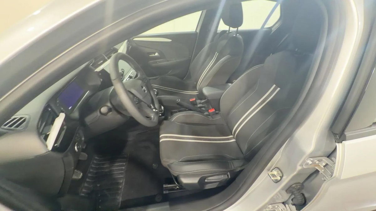 Opel Corsa 1.2 100 CV GS Line (8)