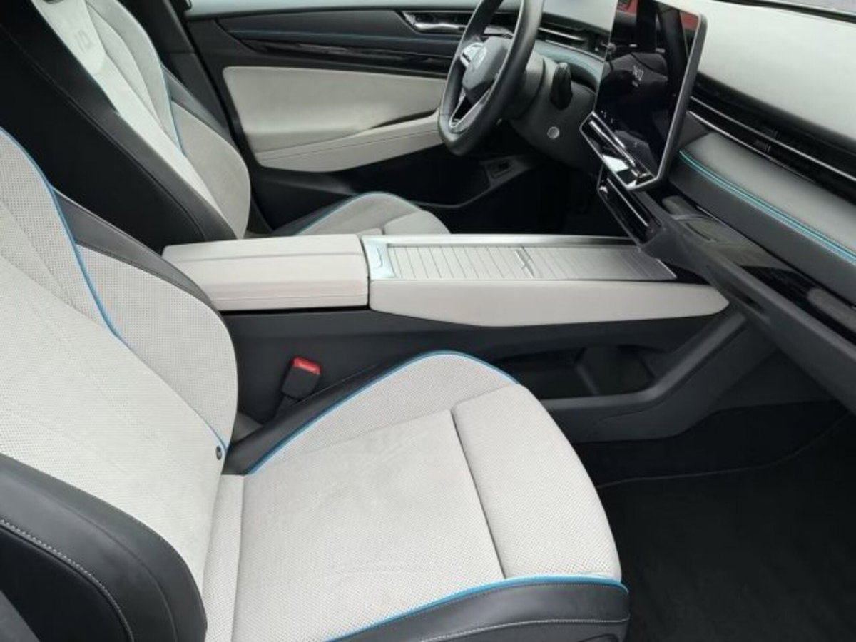 Volkswagen ID.7 77 kWh Pro 285cv (12)