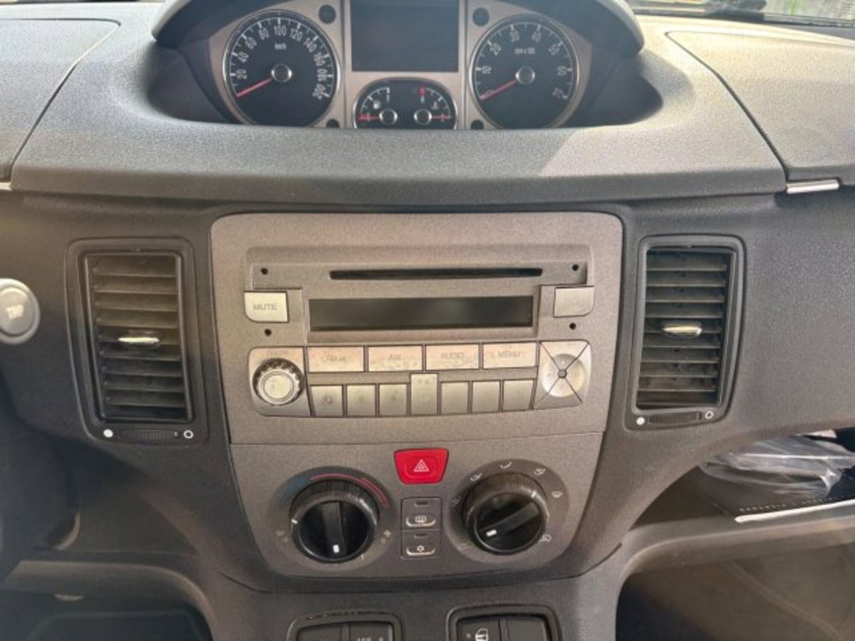 Lancia Musa 1.4 Argento Ecochic GPL (16)