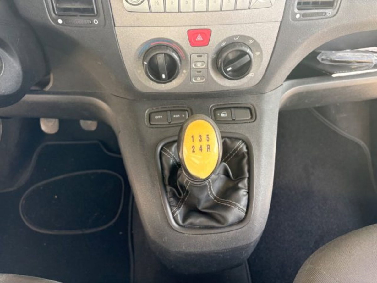 Lancia Musa 1.4 Argento Ecochic GPL (17)