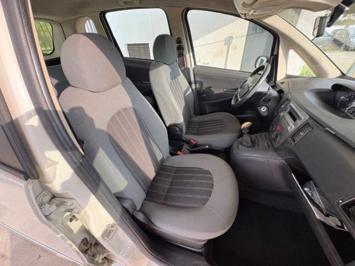 Lancia Musa 1.4 Argento Ecochic GPL (9)
